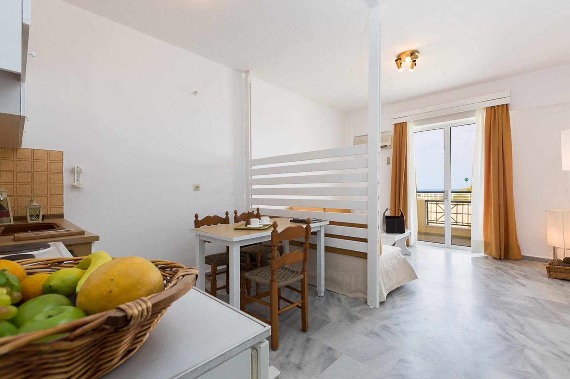Castello Bianco Aparthotel Платанес Экстерьер фото